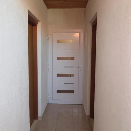 Neda Apartment *