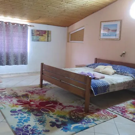 Neda Apartment *