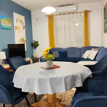 Neda Apartment *