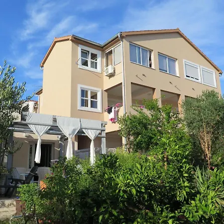 Apartment Neda Pakostane